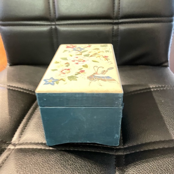 Vintage Fabric With Floral And Butterfly
Embroidery Musical Jewelry Box - Picture 10 of 10